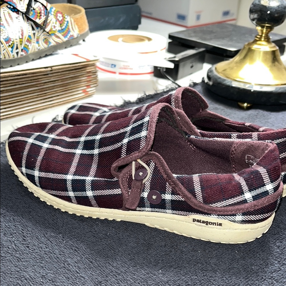 Patagonia White and Maroon Slip-On Loafers - Picture 4 of 11